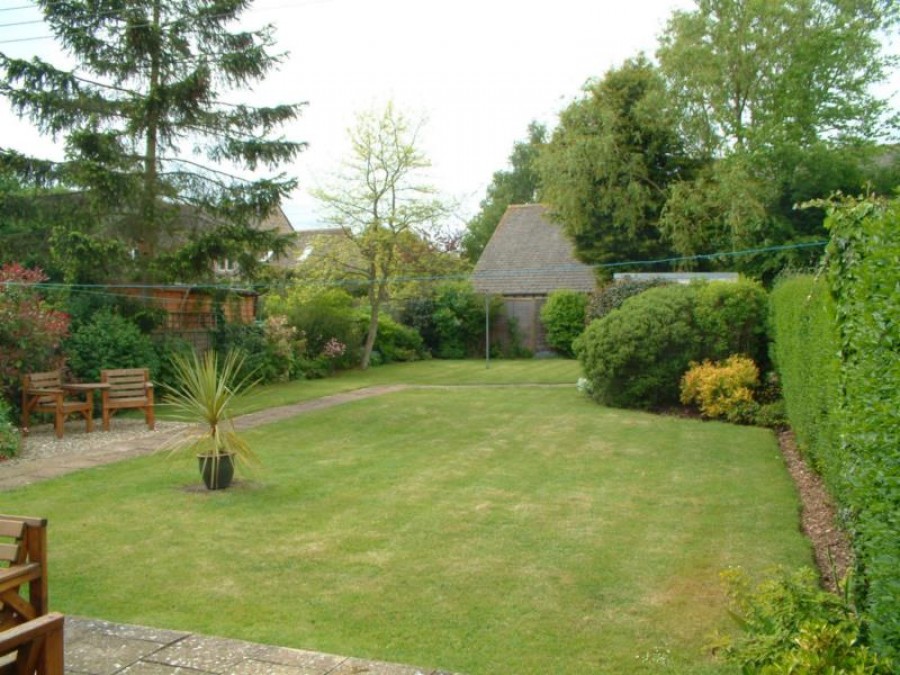 8 Moor Gdn